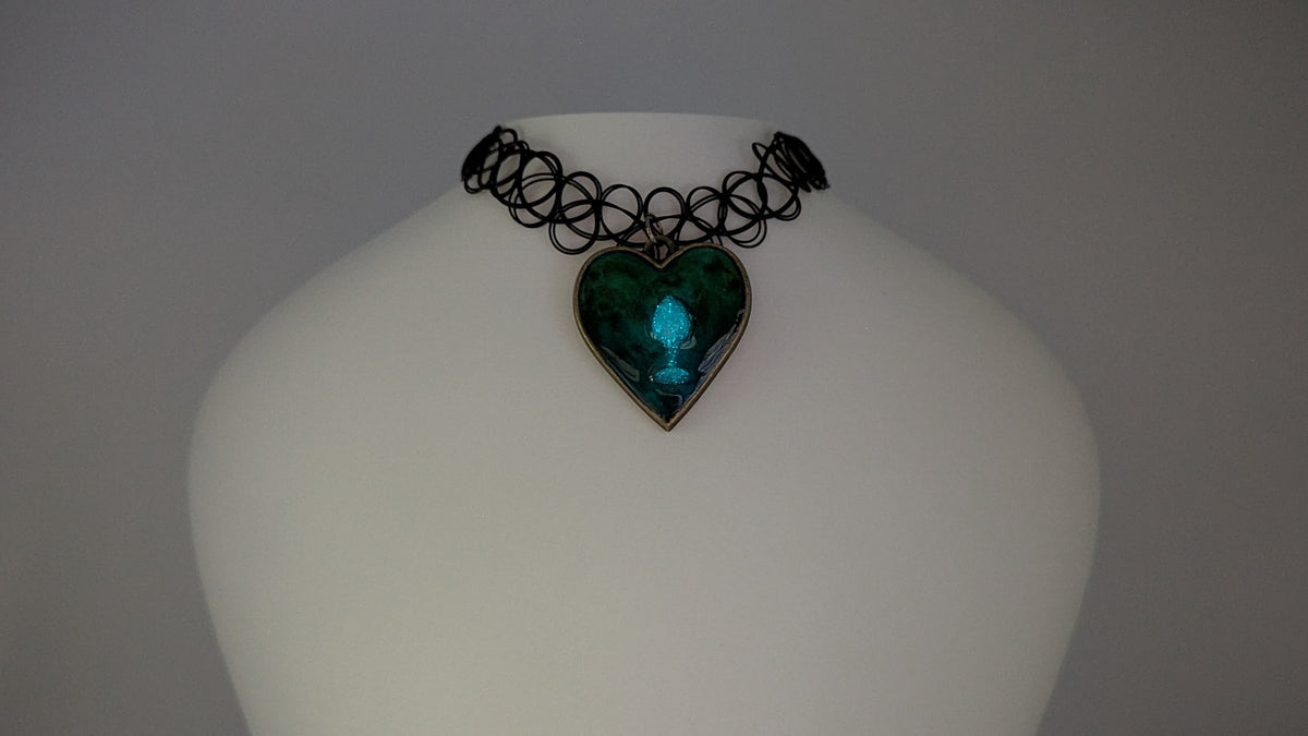 Moody Chokers